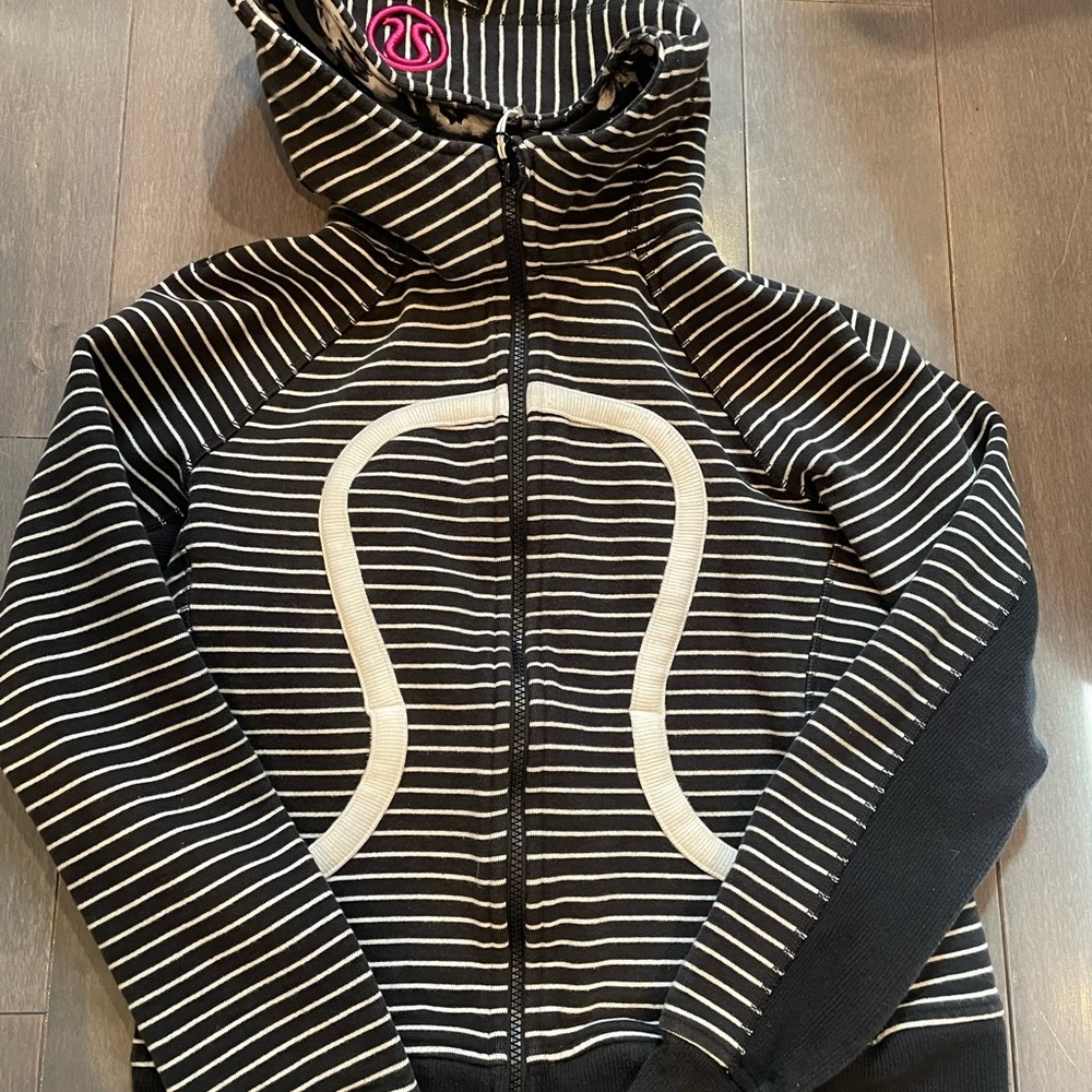 Lululemon size 6 scuba sweatshirt